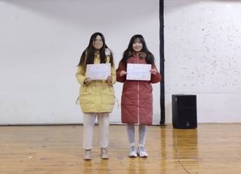 图片包含 室内, 站, 建筑, 地板描述已自动生成