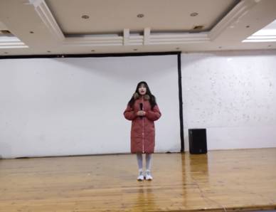 图片包含 室内, 站, 建筑, 地板描述已自动生成